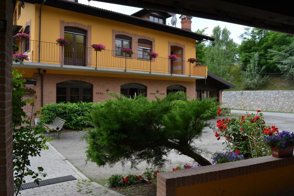Trattoria Vecchio Mulino Bed & Breakfast Niella Tanaro Eksteriør bilde